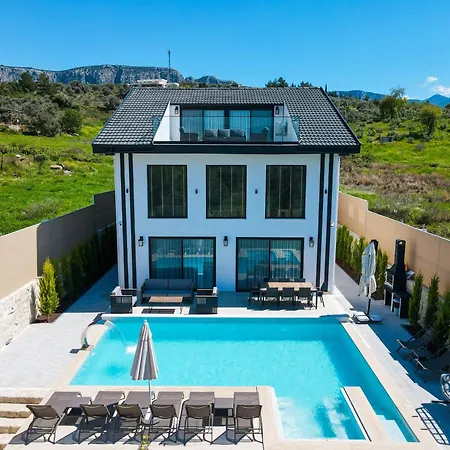 Villa Elizabella Luxury Retreat In Nature With Heated Pool And Sauna